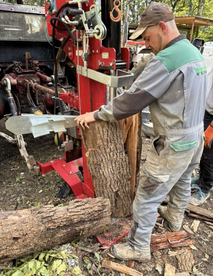 Préparation de bois de chauffage Échenevex